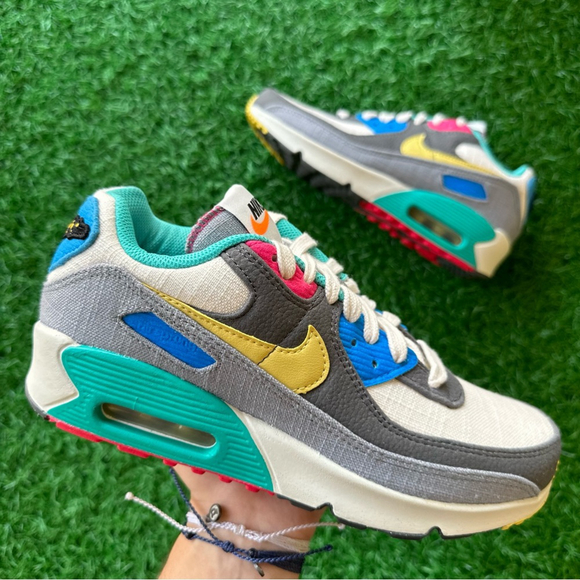 Nike Shoes - Nike Air Max 90